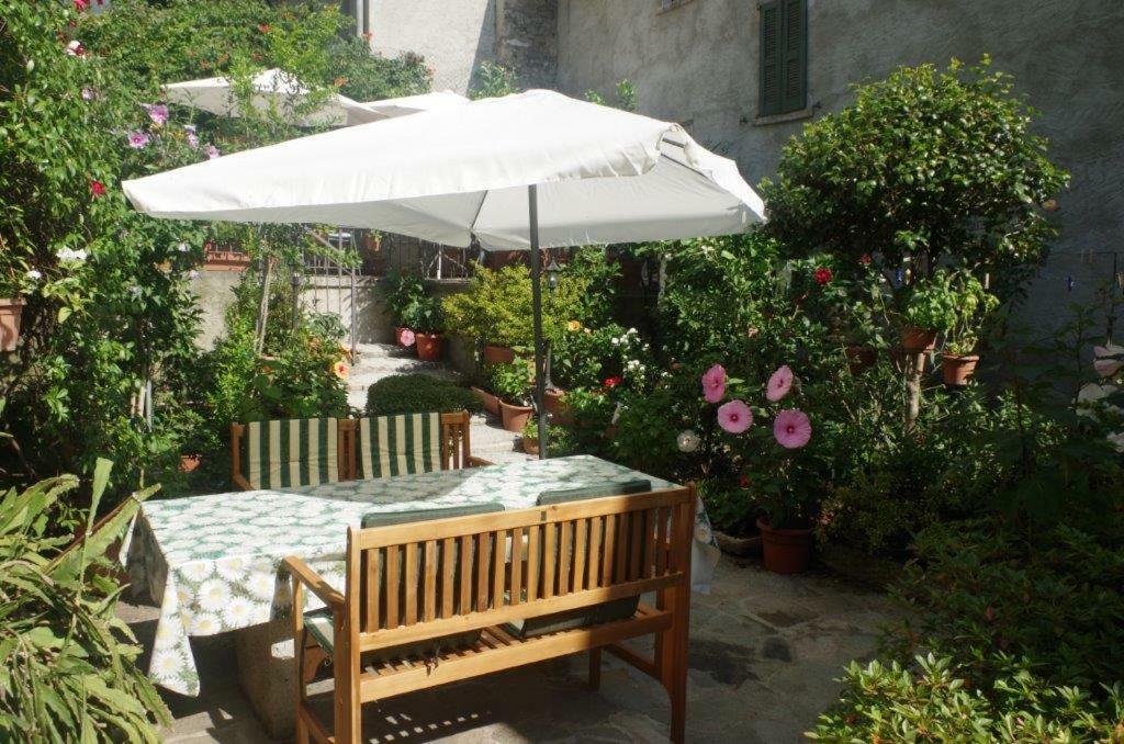 B&B Zia Lina Dongo Exterior foto